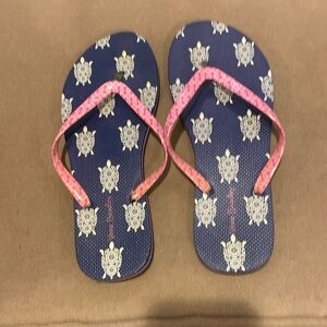 Vera Bradley pink and navy blue turtle print flip flops size 9 worn twice